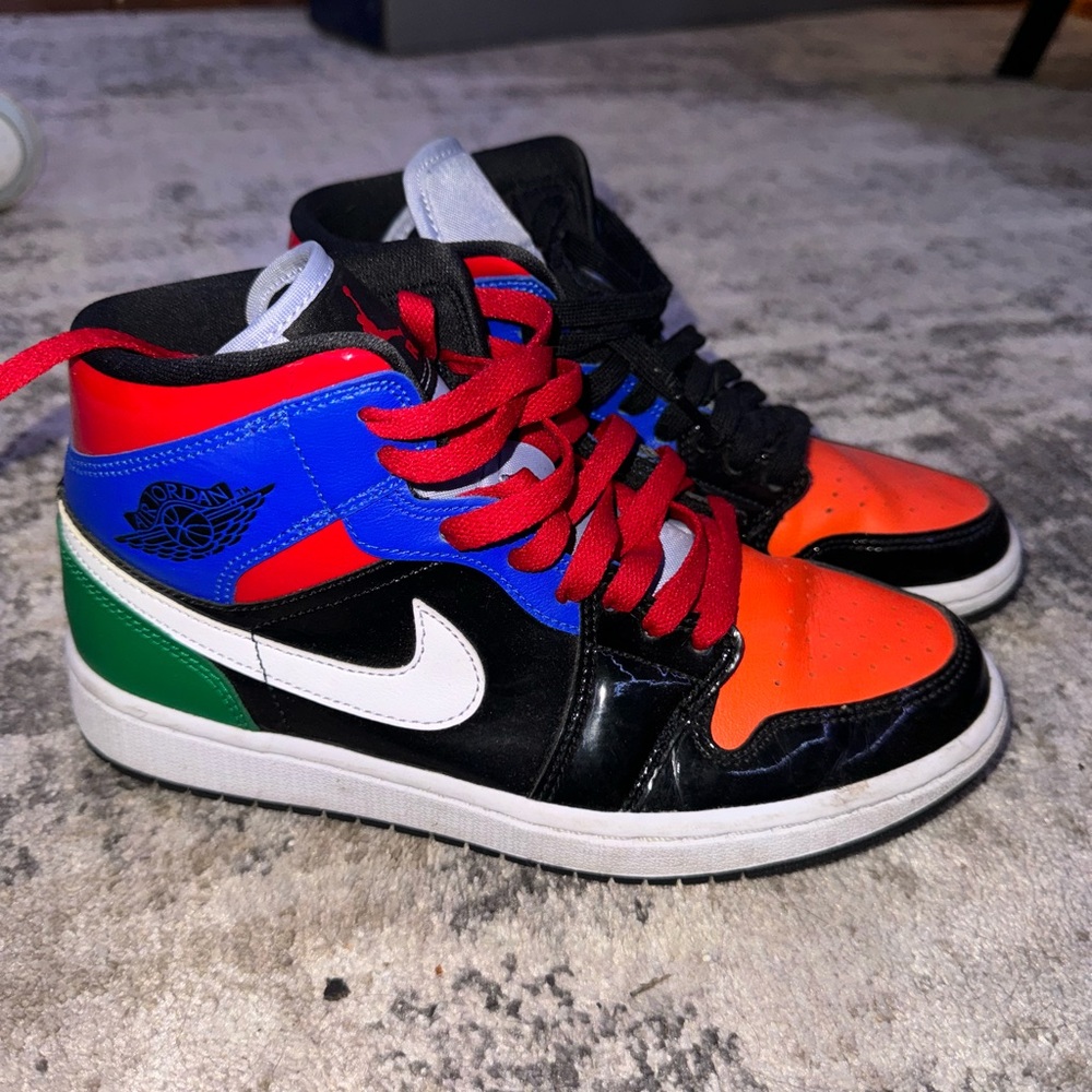 Jordan 1 mid multi patent
